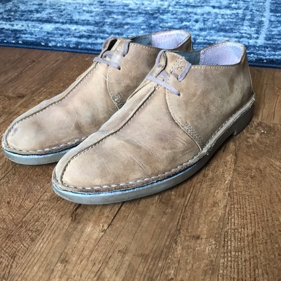 light brown clarks